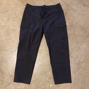 Lululemon Utilitarian Cargo Pant sz. 34